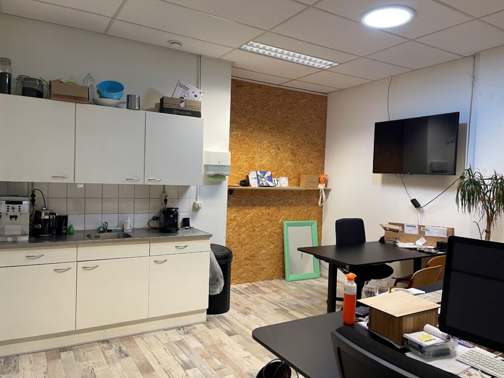 Bedrijfspand te huur Floresstraat 7 te Zwolle