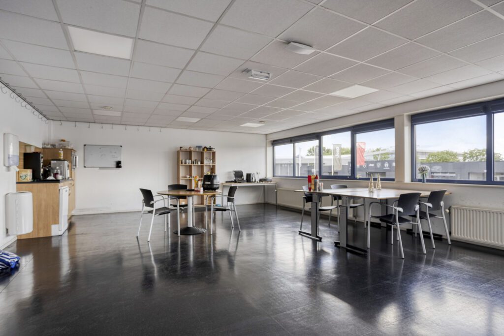 Bedrijfsruimte kantoorruimte showroom te huur Zwolle Van Triest