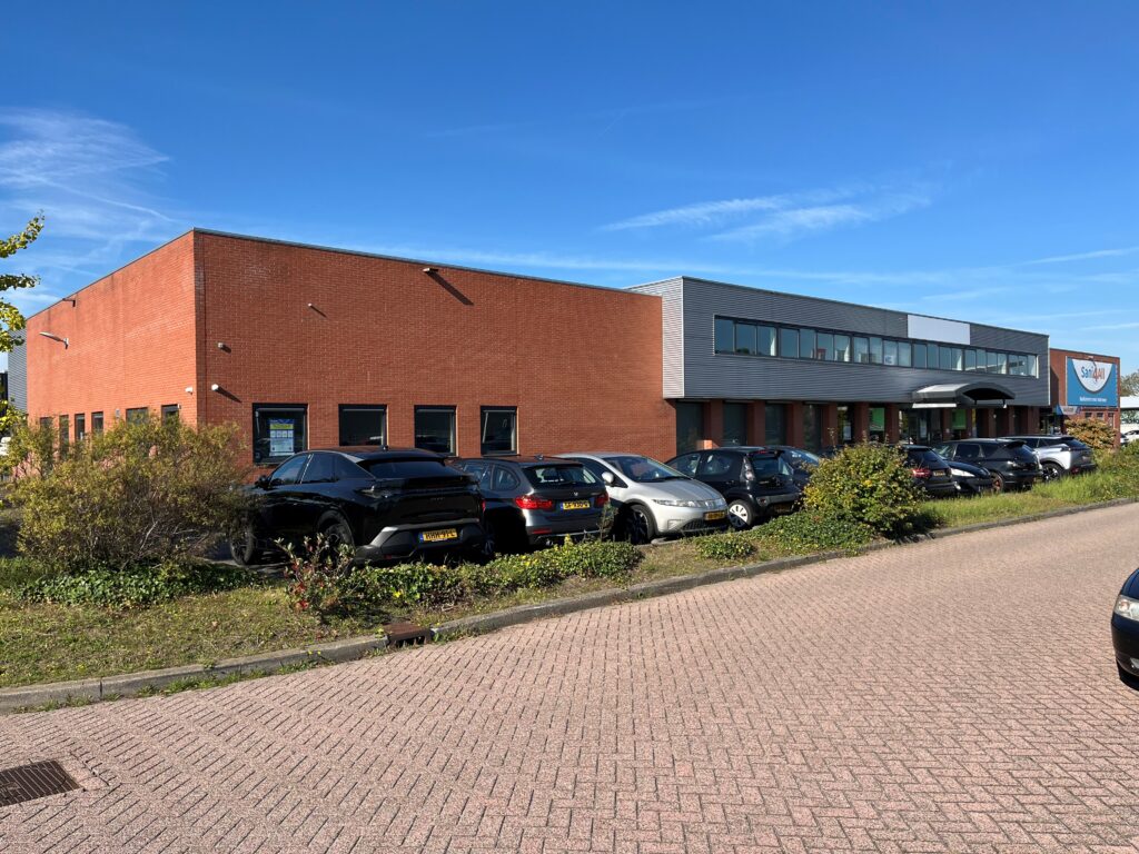 Bedrijfsruimte kantoorruimte showroom te huur Zwolle Van Triest
