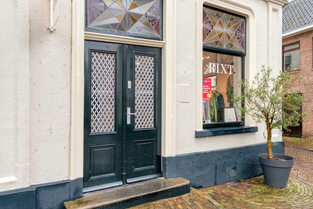 Te huur Van Triest Vastgoed